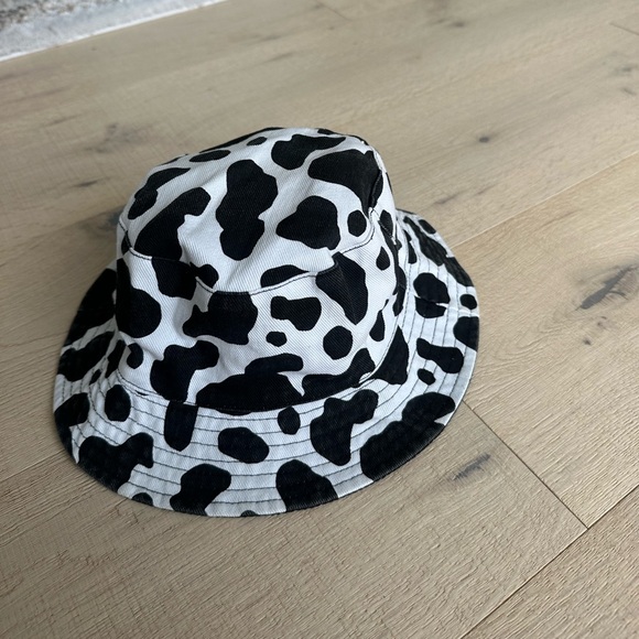 Cow print bucket hat - Picture 1 of 5